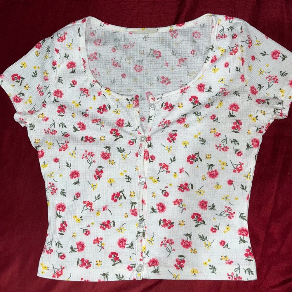Free Kisses Fitted Blouse Top, Size Medium(M)